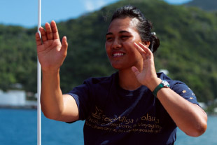 Honoring those who came to welcome Hōkūlea with a siva, a Samoan dance, from the navigator’s platform. photo courtesy Kamakanioka‘āina Paikai