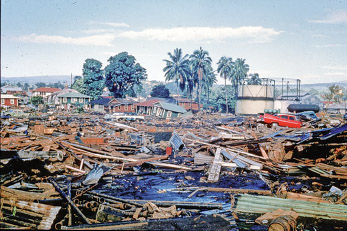 Destruction of homes and cars in the Waiākea area of Hilo, 1960. Polhemus Collection