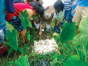 Kay Howe demonstrates how to handle slugs and snails to a group of students. photo courtesy of the Jarvi Lab, College of Pharmacy, University of Hawai‘i at Hilo