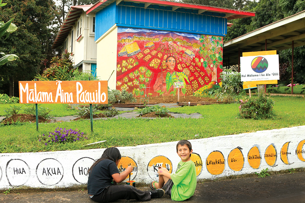 Keiki of the HoAMa After School Program paint a kaulana mahina (Hawaiian moon phase) mural at their garden in Pa‘auilo.