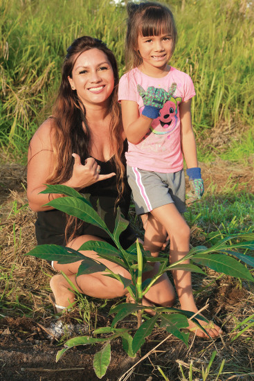 A young kaikamahine (girl) of the HoAMa After School Program and her mother planted an ‘ulu tree together at KaHua HoAMa in Pa‘auilo in November 2017. 