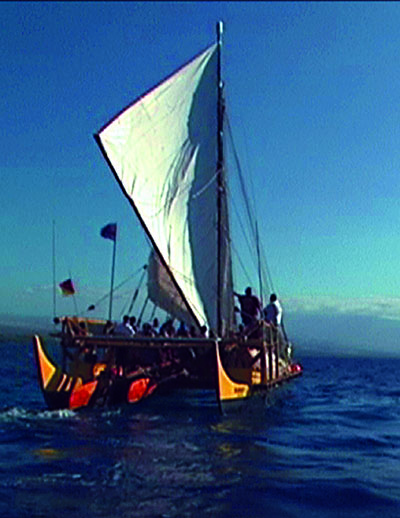 Makali‘i under sail with students headed for South Point.
