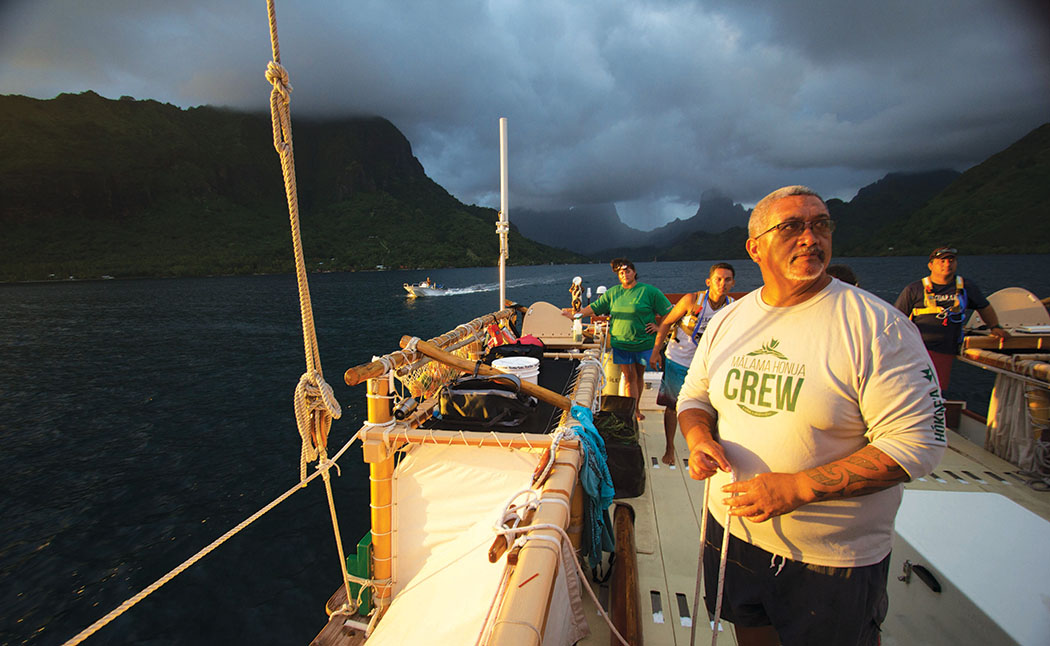 Moorea departure, Navigator Chadd ‘Onohi Paishon. Hōkūle‘a Image ® Polynesian Voyaging Society; Photo © ‘Ōiwi TV. Photographer: Nā‘ālehu Anthony