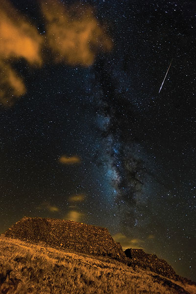 Pu‘ukoholā Heiau with Milky Way and shooting star.
