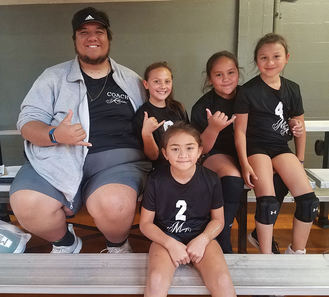 Kaimi Kaupiko, and members of the Miloli‘i i Ka‘ū Volleyball Club. Besides teaching coastline management as an applied practice, Kaimi coaches volleyball to Miloli‘i youth. photo by Marcia Timboy
