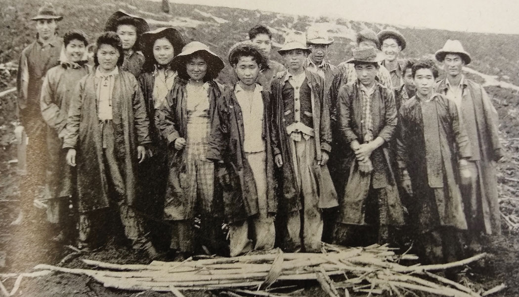 Students in the Honoka‘a Sugar Company Victory Corps worked Fridays and Saturdays on the plantation from September 1944 to June 1945. HHIS 1945 yearbook, NHERC Heritage Center