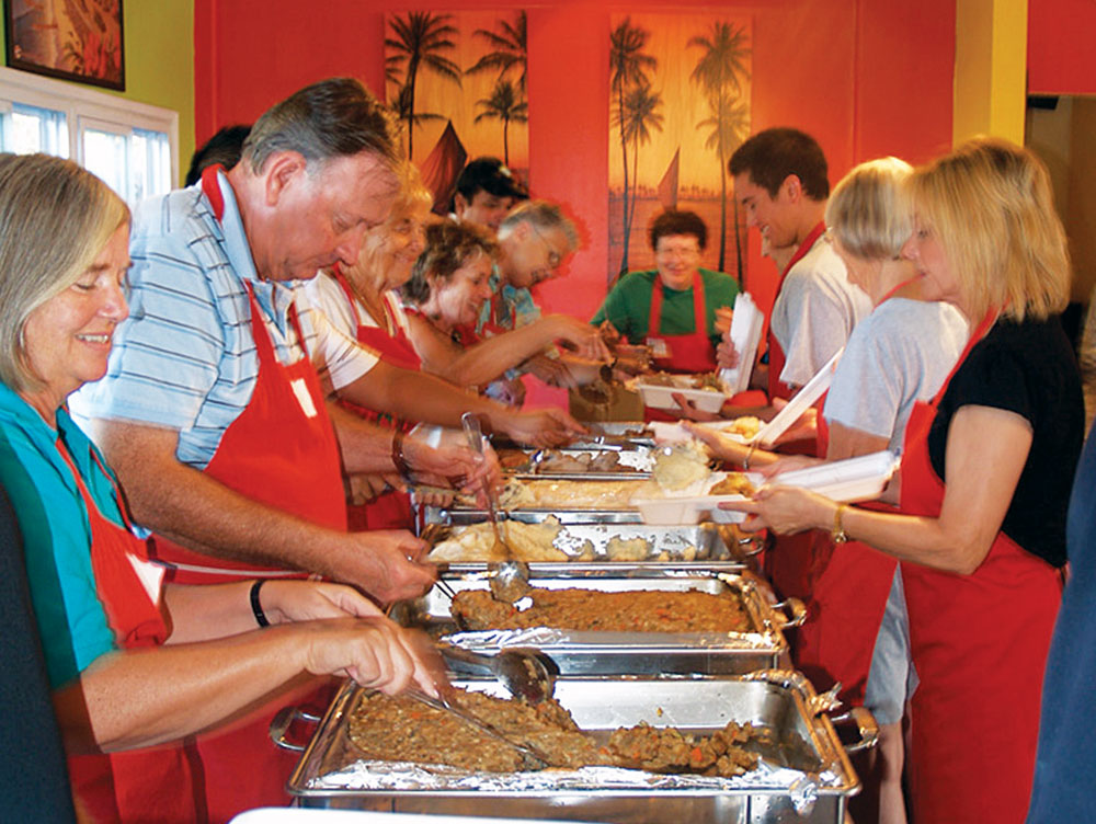A host of community servers pitches in at the annual Thanksgiving buffet, held at Jackie Rey‘s in Kailua-Kona.