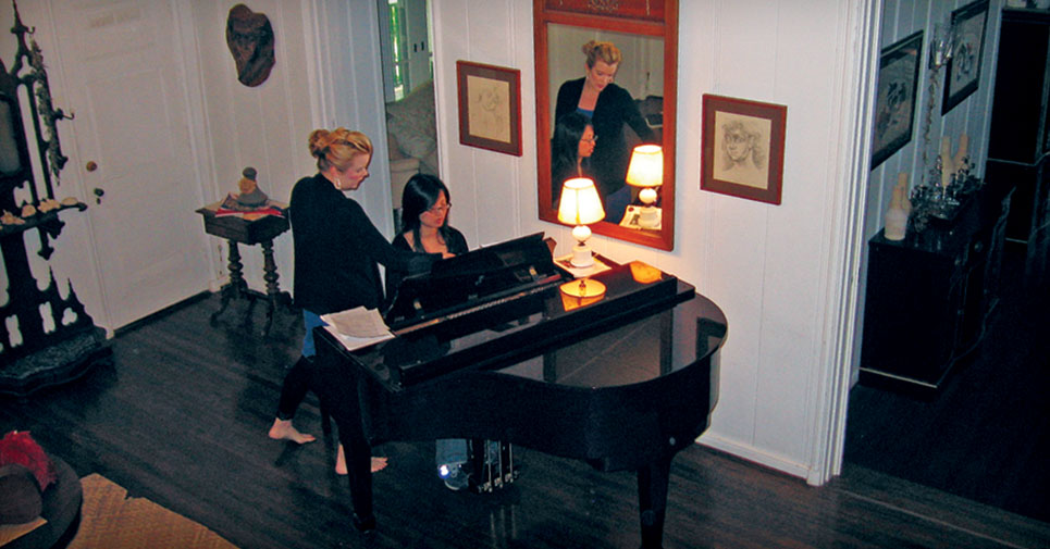 New York opera singer Amy Shoremount-Obra practices in the reception area of the Pahala Plantation House with pianist Carol Wong, prior to giving a recital there and teaching a class at Ka‘u High School.