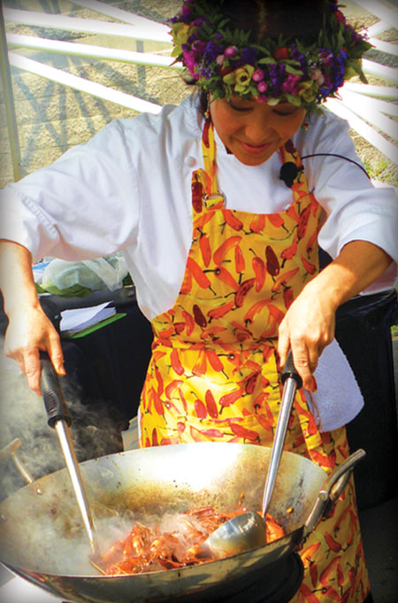 Chef Olelo pa’a Faith Ogawa does cooking demonstrations (offering samples!) utilizing products available at the market.