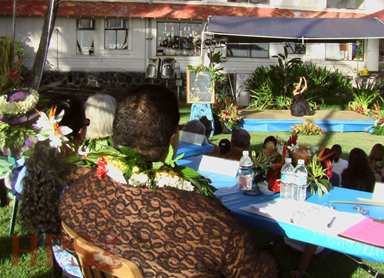 Judges observe dancers during the 2007 ‘Iolani Luahine Festival at Kona Inn. photo courtesy of the Hula Preservation Society