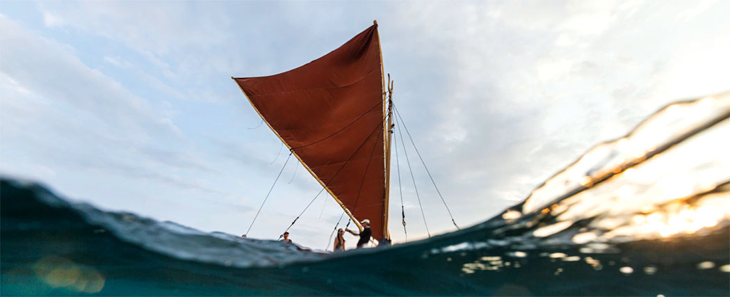 Nā Pe‘a crew members cross the ‘Alenuihāhā Channel between Hawai‘i and Maui. photo courtesy of Tor Johnson for Eka Canoe Adventures 
