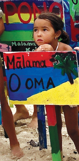 The Kona community demonstrating their support for the protection of ‘O‘oma. photo courtesy of the Kohanaiki ‘ohana