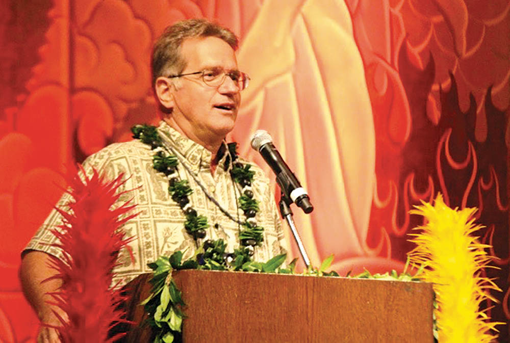 Kepā Maly accepting a Ho‘okele award in 2014. The awards pay tribute to selfless leaders. photo courtesy of Wendy Osher/mauinow.com
