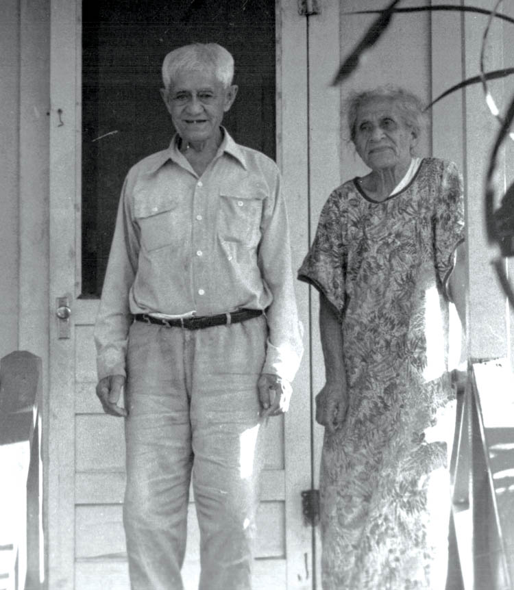 Tūtū Papa and Tūtū Mama Kaopuiki. photo courtesy of Kepā Maly