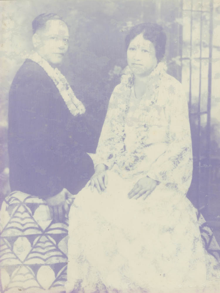 Grandparents John Kea Mano and Nellie Nahiole‘a. photo courtesy of the Neves ‘ohana collection